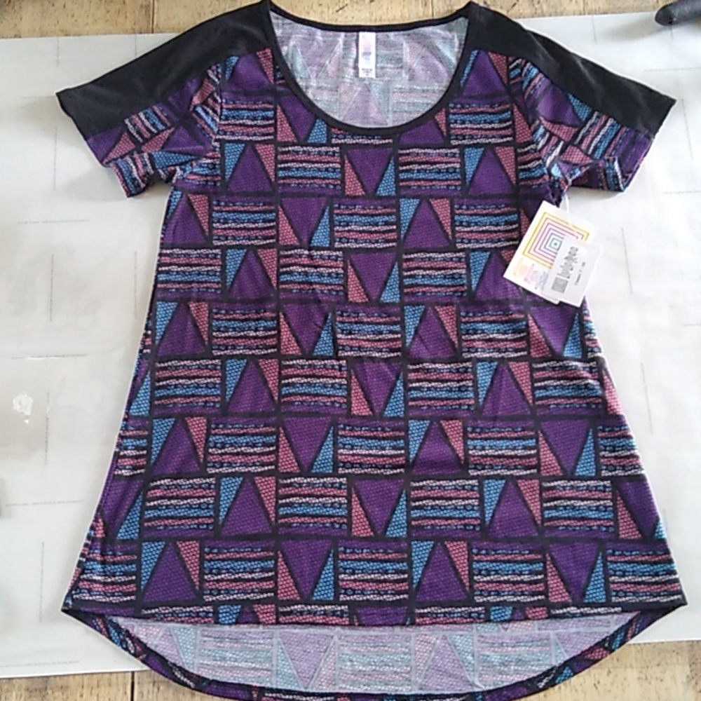 #573 LuLaRoe Classic Tee XS bnwt